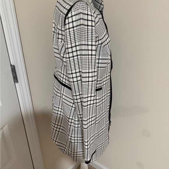 White House Black Market Black and White Checkered Blazer - Picture 5 of 8